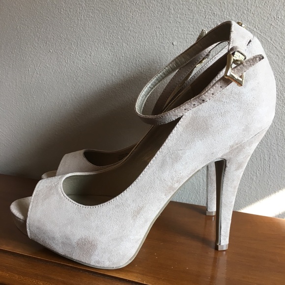 Guess Shoes - Guess Suede pump